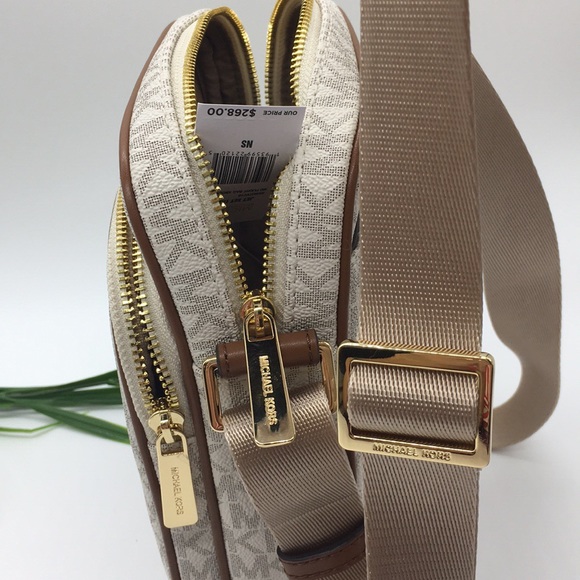 MICHAEL KORS MD FLIGHT CROSSBODY Bag VANILLA
NWT - Picture 8 of 8